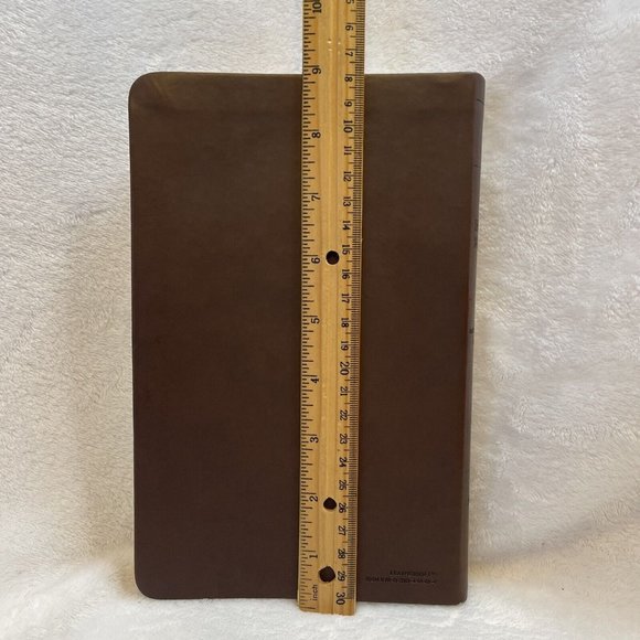 Holy Bible : New International Version, Chocolate Leathersoft‎ Value Thinline - Picture 3 of 12
